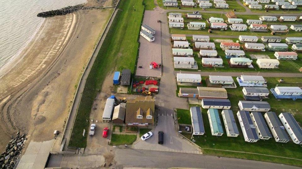 Caravan Beach Holiday Hotel Saint Osyth Exterior photo