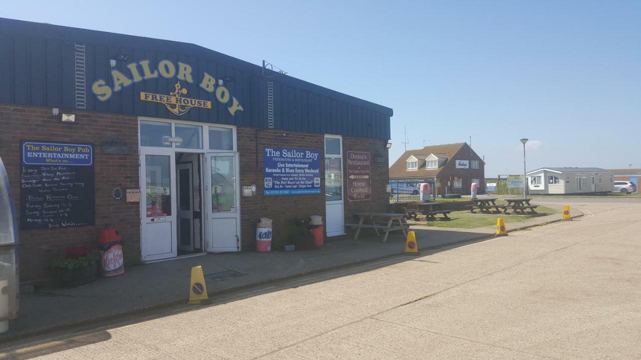 Caravan Beach Holiday Hotel Saint Osyth Exterior photo